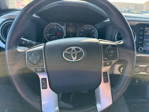 Used 2020 Toyota Tacoma SR5 AWD/4WD image 14