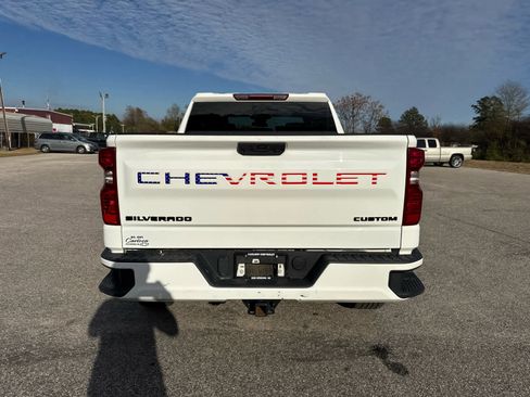 Used 2022 Chevrolet Silverado 1500 Custom image 6