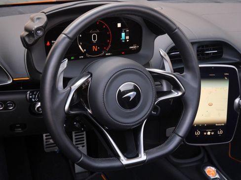 Used 2025 McLaren Artura Spider RWD image 9