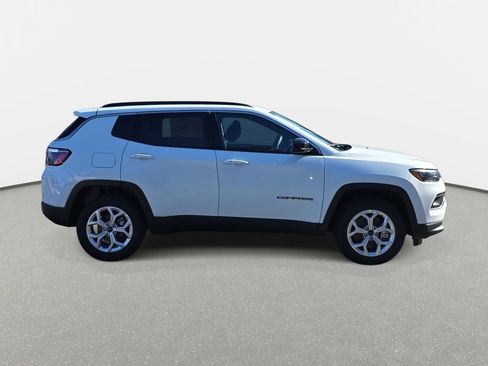 New 2026 Jeep Compass Latitude image 4
