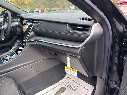 New 2025 Jeep Grand Cherokee Altitude image 21