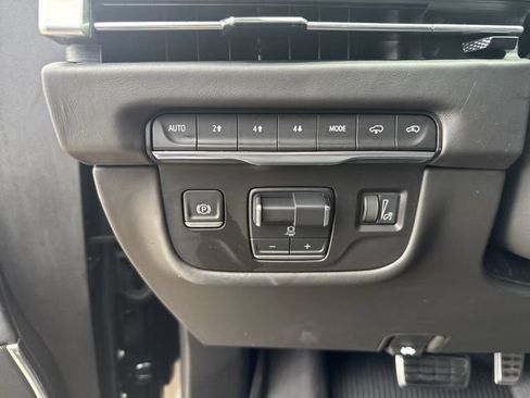 Used 2025 Cadillac Escalade Sport Platinum w/ LPO, Floor Liner Package AWD/4WD image 15