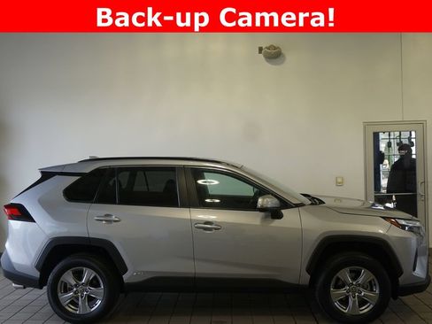 Used 2023 Toyota RAV4 XLE AWD/4WD image 2