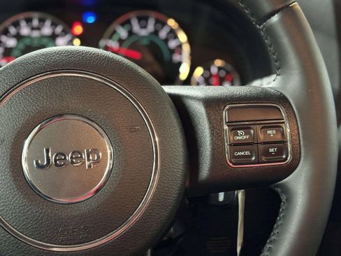 Used 2016 Jeep Wrangler Unlimited Sahara AWD/4WD image 28