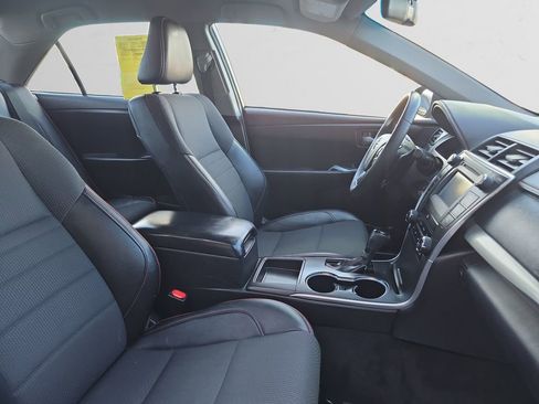 Used 2017 Toyota Camry SE image 16