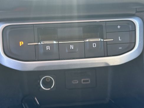 Used 2023 GMC Acadia SLT image 30