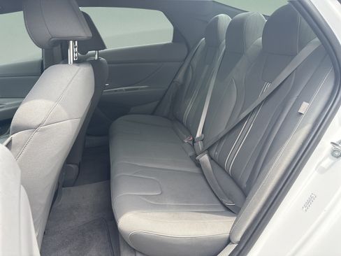 Used 2024 Hyundai Elantra SEL FWD image 28