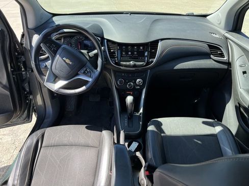 Used 2018 Chevrolet Trax LT w/ LT Convenience Package image 21