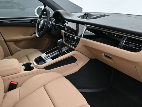 Certified 2026 Porsche Macan AWD/4WD image 14
