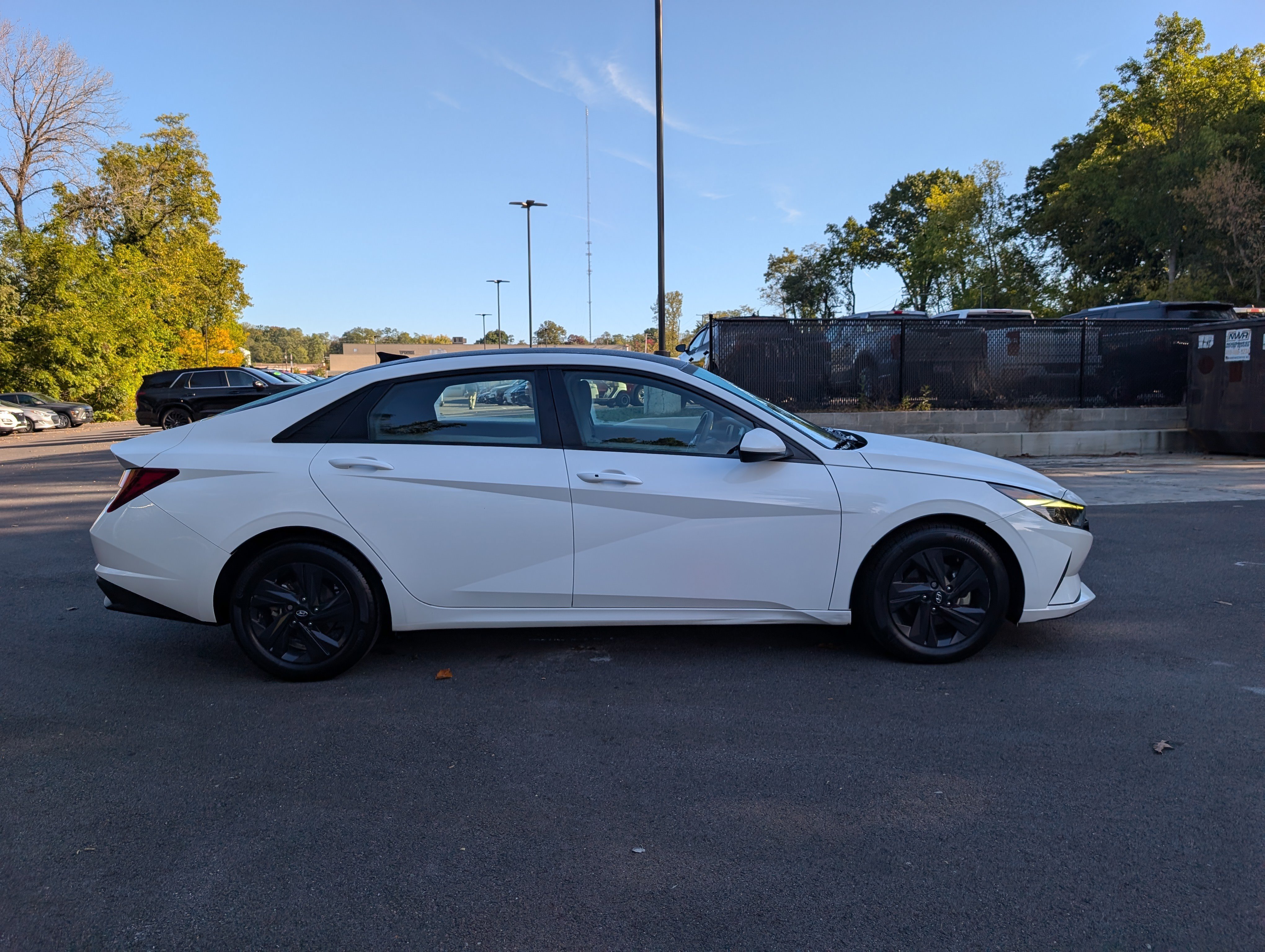 Used 2023 Hyundai Elantra SEL FWD image 2