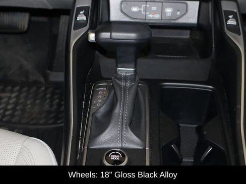 Used 2025 Kia Sorento S FWD image 26