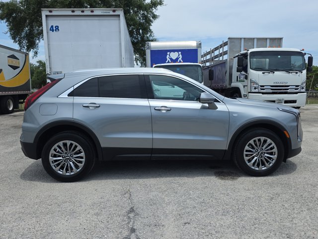 Used 2025 Cadillac XT4 Premium Luxury FWD image 8