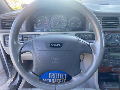 Used 2004 Volvo C70 HT image 23