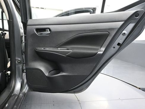 Used 2021 Nissan Versa SV image 32