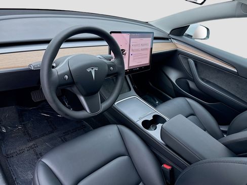 Used 2022 Tesla Model 3 Long Range AWD/4WD image 7