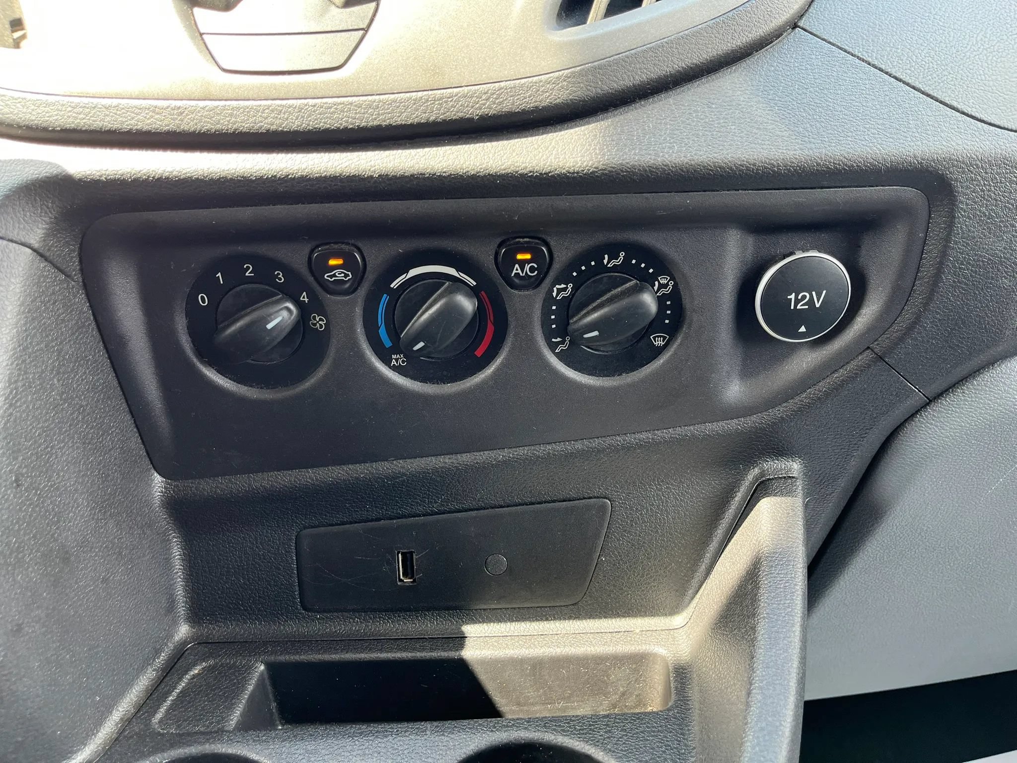 Used 2018 Ford Transit 350 XL RWD image 31