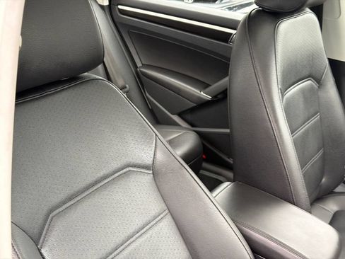 Used 2019 Volkswagen Passat 2.0T SE R-Line FWD image 8