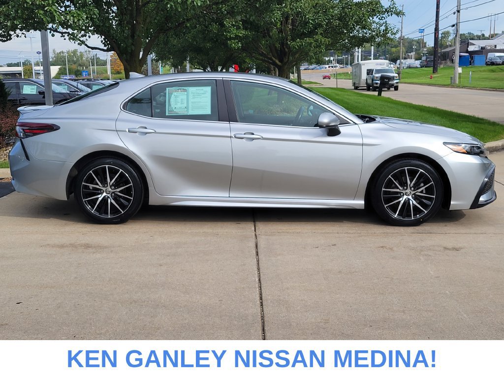 Used 2021 Toyota Camry SE AWD/4WD image 2