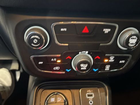Used 2020 Jeep Compass Trailhawk AWD/4WD image 29