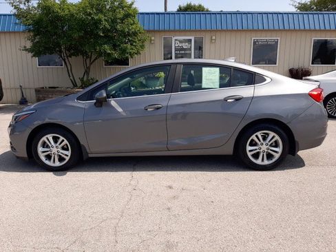 Used 2018 Chevrolet Cruze LT w/ Convenience Package FWD image 5