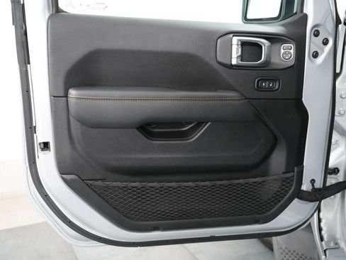 Used 2023 Jeep Wrangler Unlimited Sahara AWD/4WD image 26
