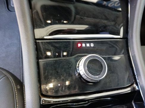 Used 2023 Jeep Grand Cherokee Laredo RWD image 34