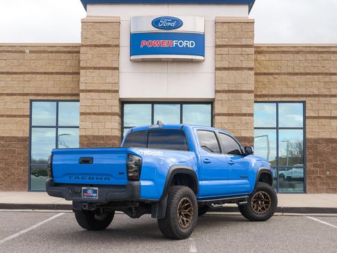 Used 2021 Toyota Tacoma TRD Off-Road image 6