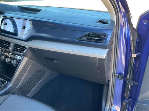 Used 2024 Volkswagen Taos SE image 18