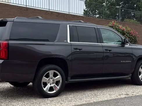 Used 2016 Chevrolet Suburban LS RWD image 6