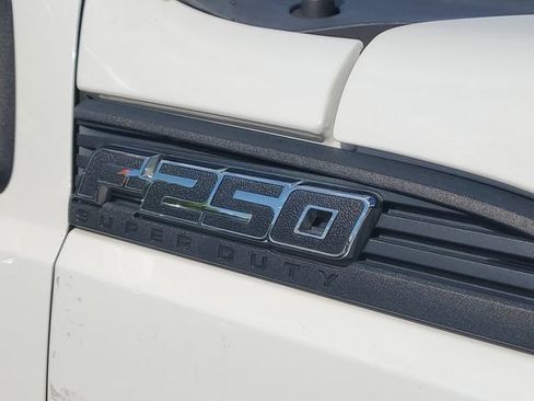 Used 2015 Ford F250 XL w/ Power Equipment Group RWD image 6