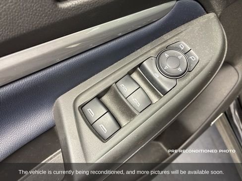 Used 2022 Chevrolet Bolt EUV Premier w/ Sun & Sound Package FWD image 13