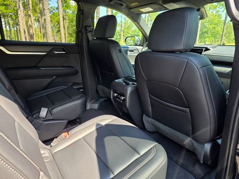 Used 2026 GMC Acadia Elevation w/ Elevation Premium Package FWD image 22