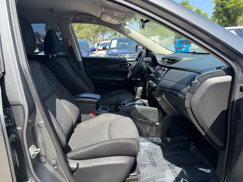 Used 2020 Nissan Rogue S FWD image 16
