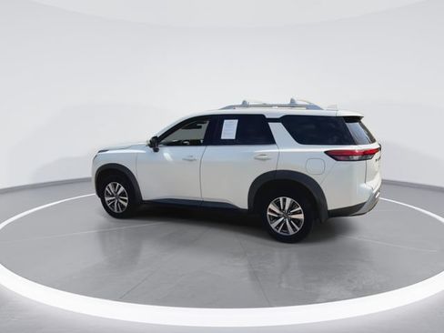 Used 2023 Nissan Pathfinder SL w/ Lighting Package (N92) FWD image 8