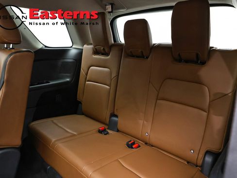 Used 2024 Nissan Pathfinder Platinum w/ Black Appearance Package AWD/4WD image 28