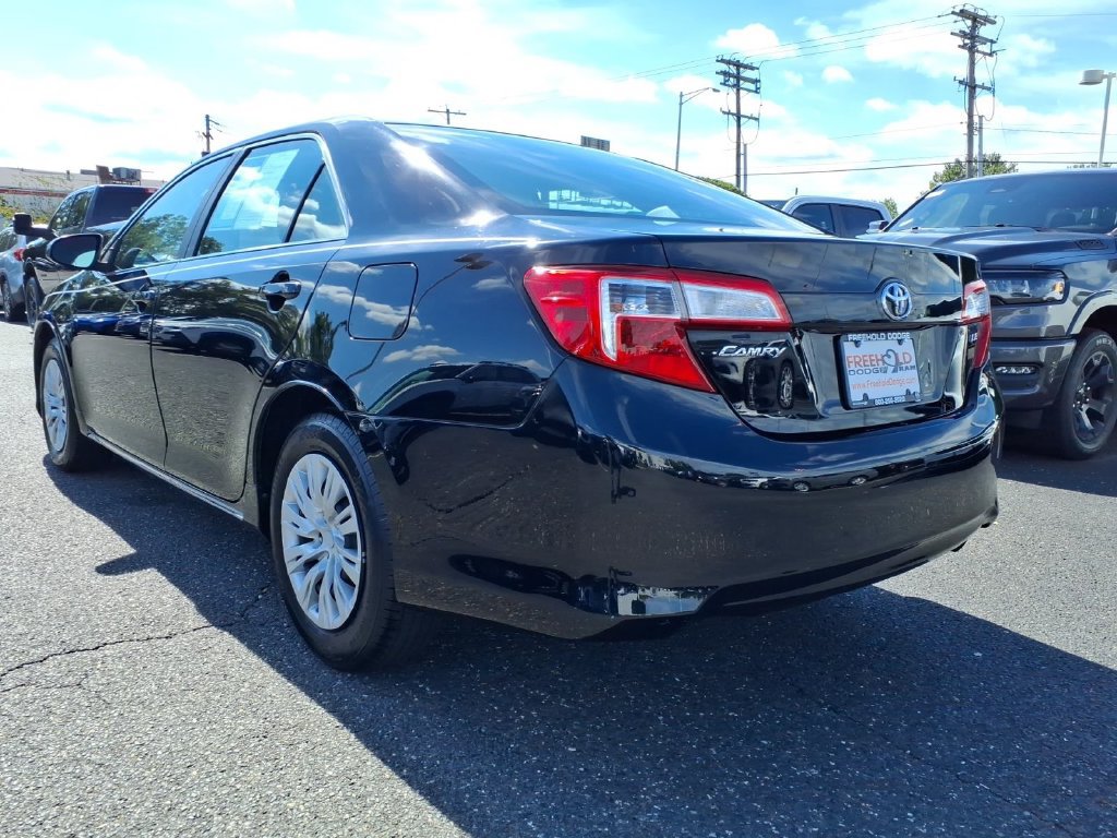 Used 2013 Toyota Camry LE FWD image 19