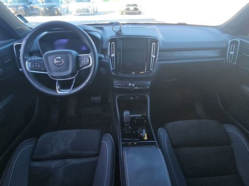 Used 2023 Volvo XC40 Recharge Ultimate image 8