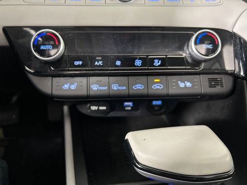 Used 2023 Hyundai Elantra Limited image 15