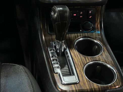 Used 2013 GMC Acadia Denali image 28