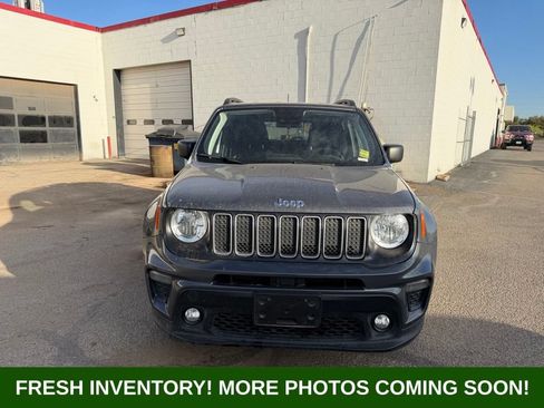 Used 2022 Jeep Renegade Latitude AWD/4WD image 2