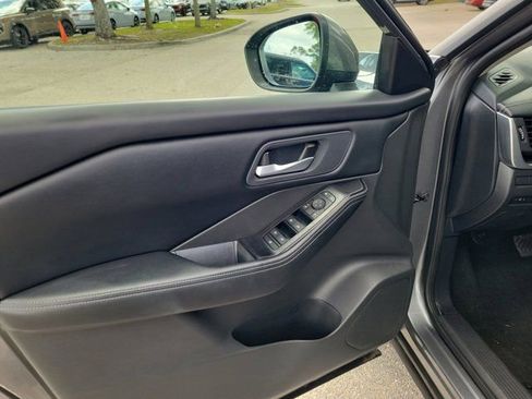 Certified 2025 Nissan Rogue SV FWD image 22