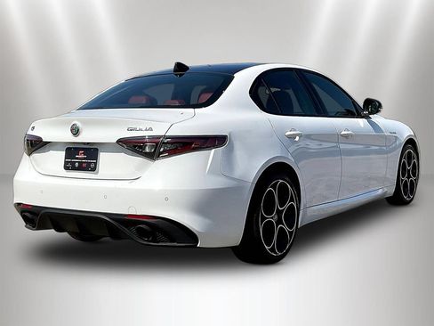 Used 2024 Alfa Romeo Giulia Veloce AWD/4WD image 6