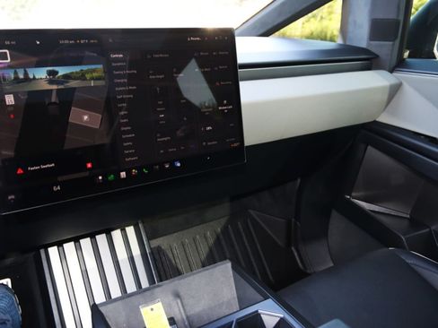 Used 2024 Tesla Cybertruck AWD Crew Cab image 36