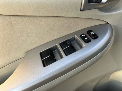 Used 2013 Toyota Corolla LE image 20