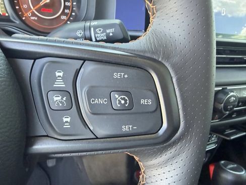 Used 2025 Jeep Gladiator Mojave w/ Convenience Group AWD/4WD image 33