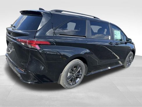 New 2026 Toyota Sienna XSE image 5