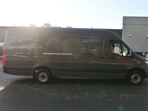 Used 2025 Mercedes-Benz Sprinter 2500 image 3