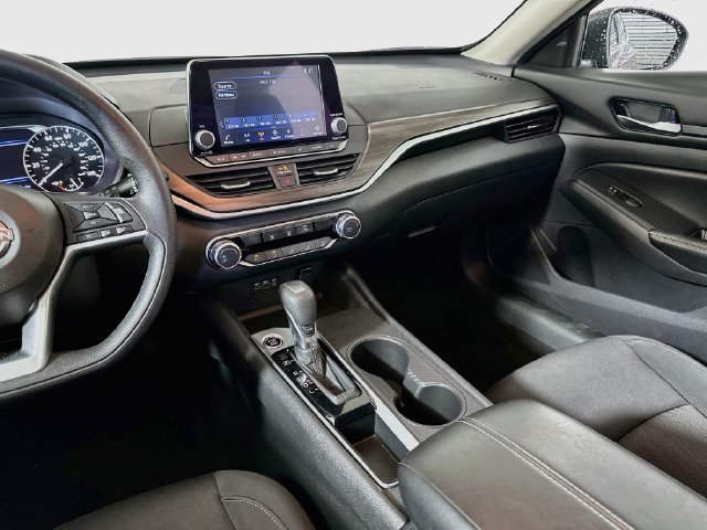 Used 2025 Nissan Altima 2.5 SV FWD image 24