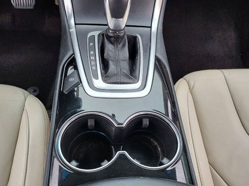 Used 2016 Ford Edge Titanium FWD image 22