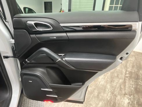 Used 2014 Porsche Cayenne AWD/4WD image 32